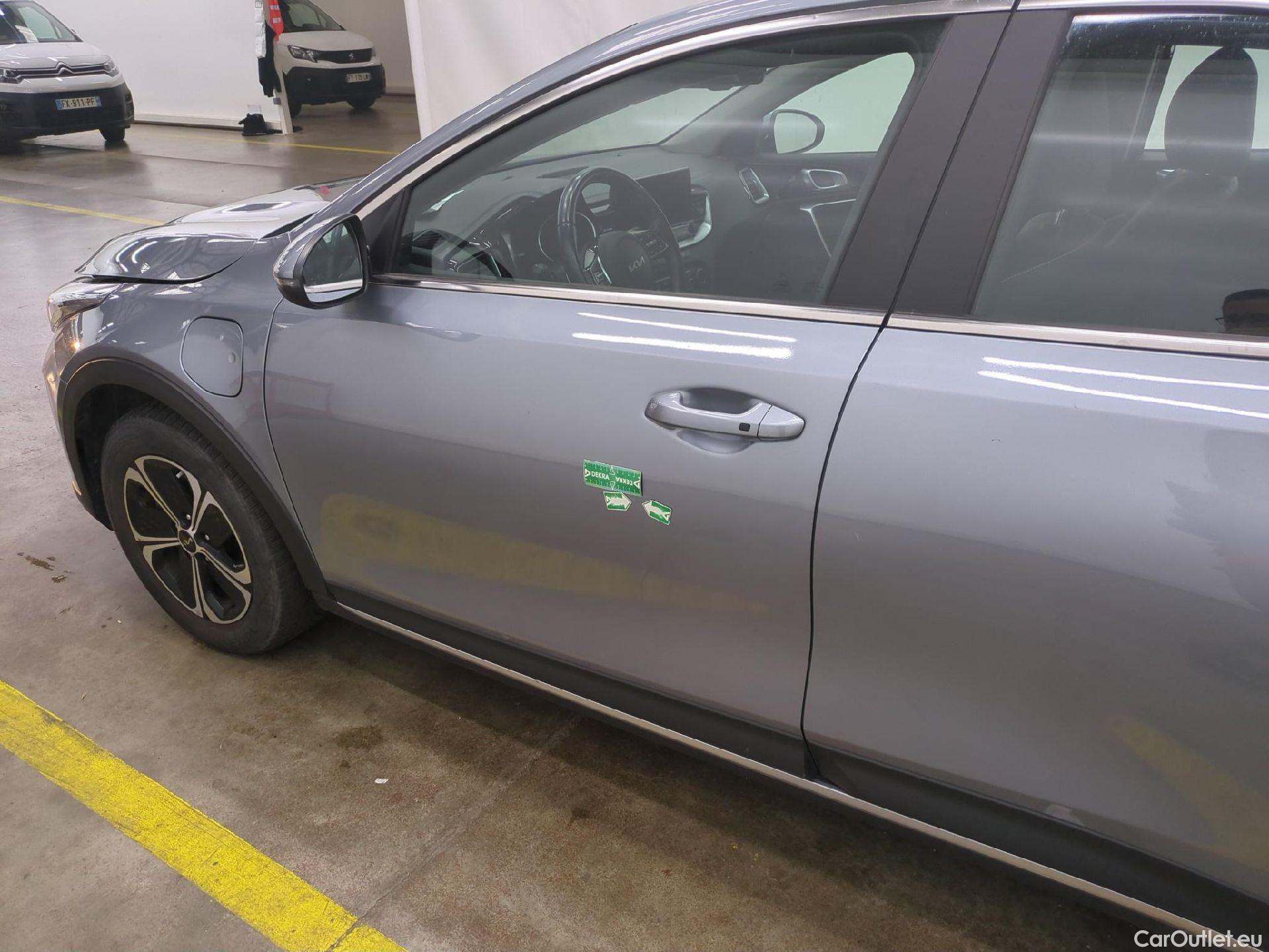  KIA  XCeed KIA  / 2019 / 5P / Crossover 1.6 GDI ISG ISG PHEV ACTIVE BUS DCT6 #22