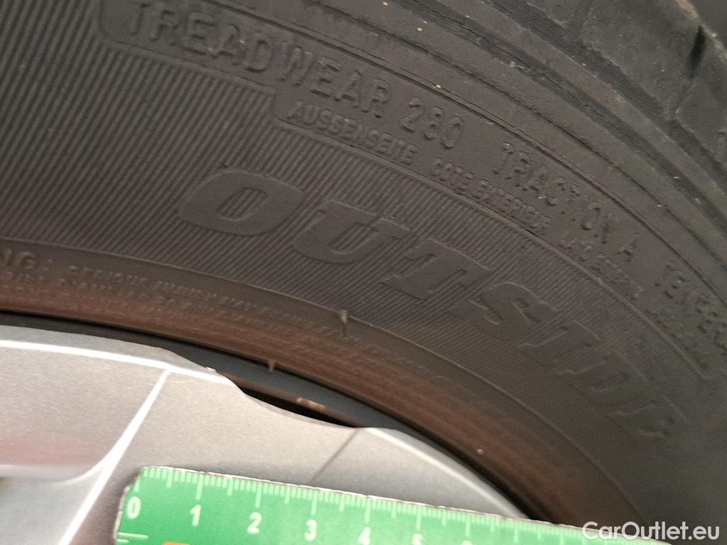  Toyota  Yaris TOYOTA  Hybride / 2017 / 5P / Berline 1.5 VVT-I HYBRID France Business #19