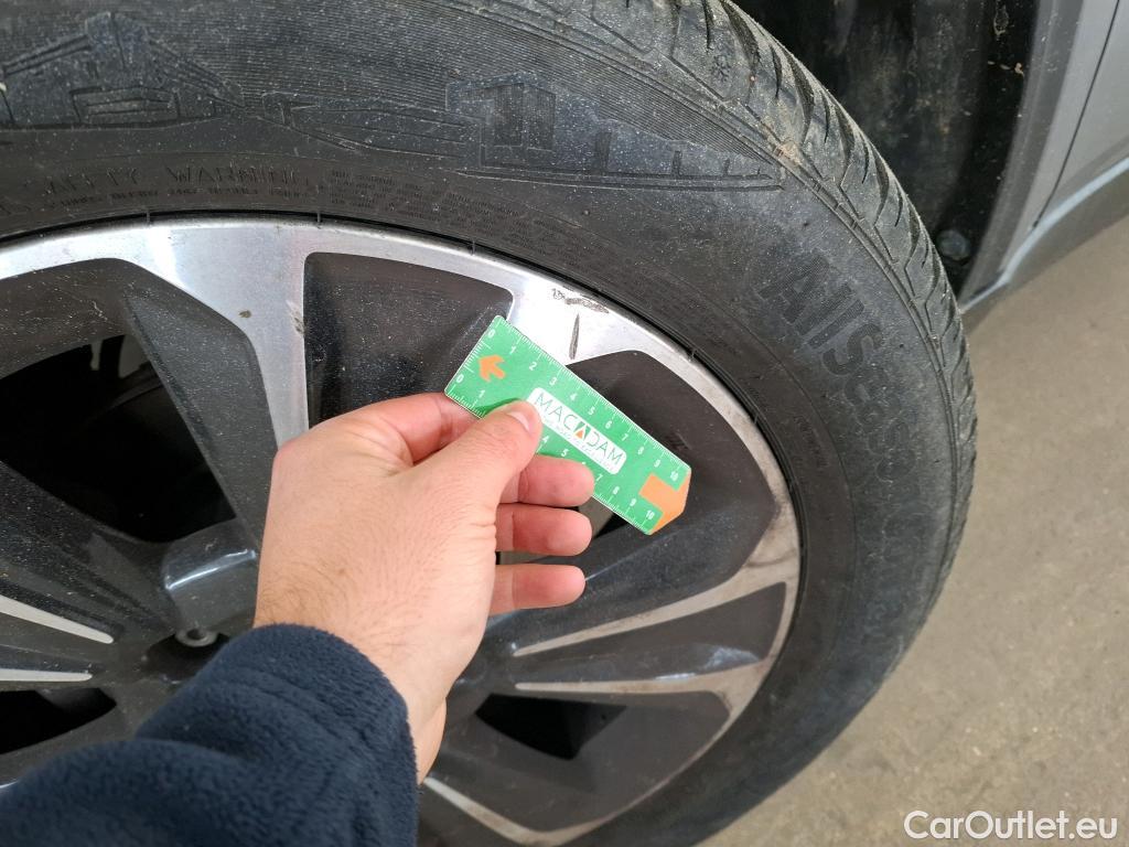  Land Rover  Discovery SUZUKI Vitara / 2015 / 5P / SUV 1.4 BOOSTERJET STYLE ALLGRIP AUTO 4WD #30