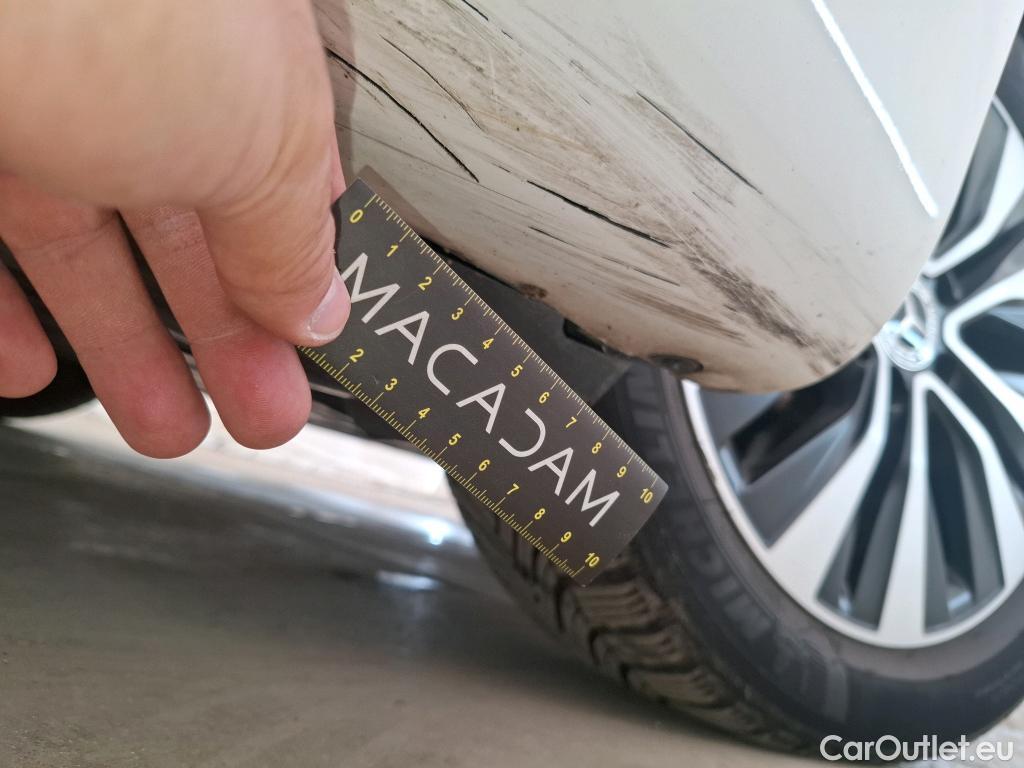  Mercedes  A-Klasse MERCEDES-BENZ Classe A Compact / 2018 / 5P / Berline A 250 e Business Line 8G-DCT #5