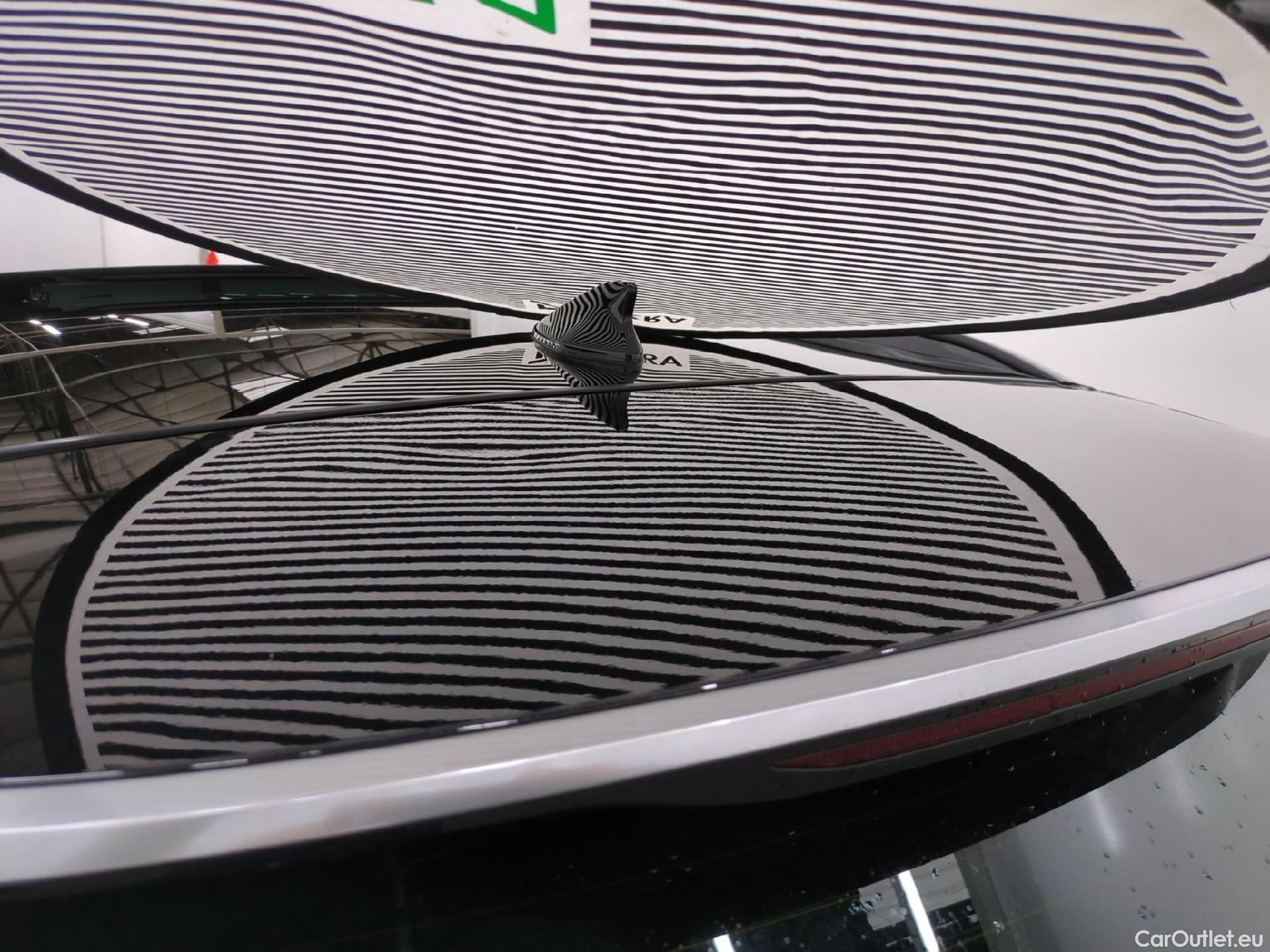  KIA  Sportage KIA  / 2021 / 5P / SUV 1.6 T-GDI 265 PHEV AUTO 4WD GT-L PREM BU #30