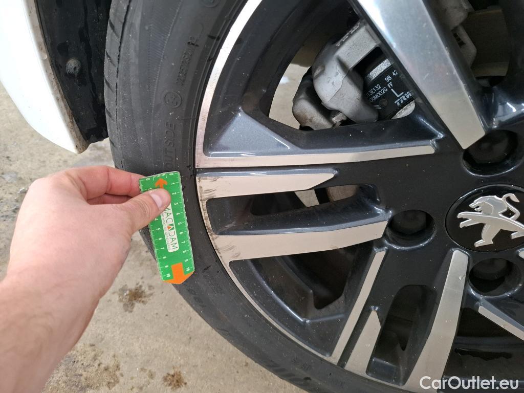  Peugeot  208  Allure Pack 1.2 PureTech 100CV BVA8 E6d #32