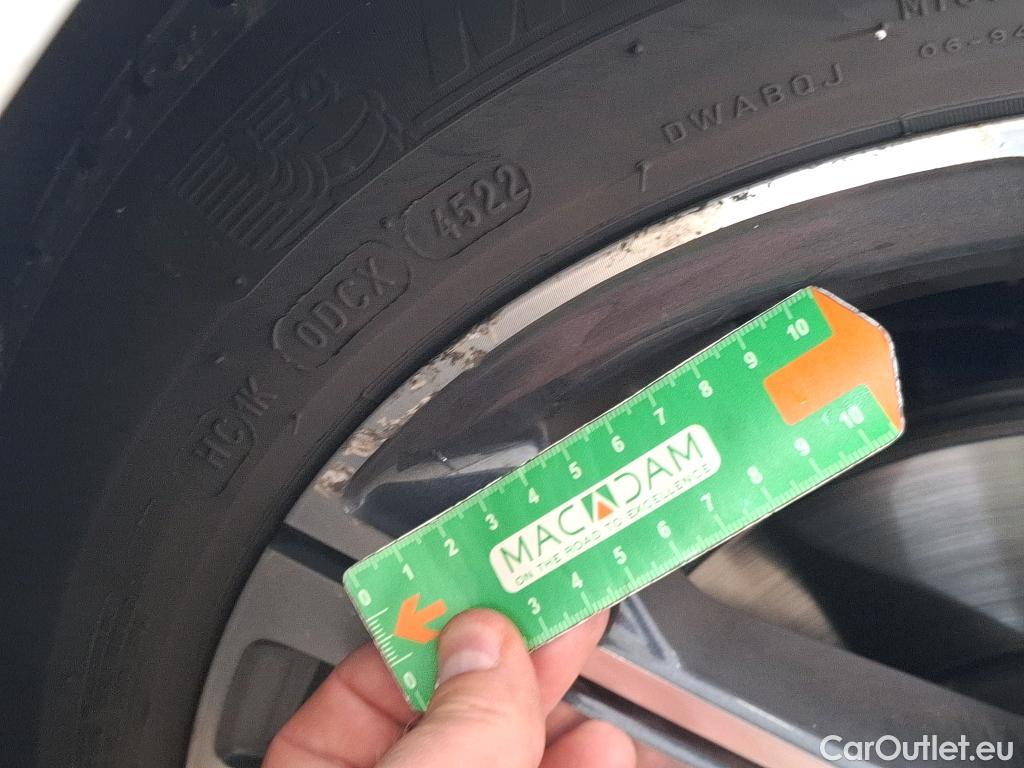  Peugeot  208  Allure Pack 1.2 PureTech 100CV BVA8 E6d #38