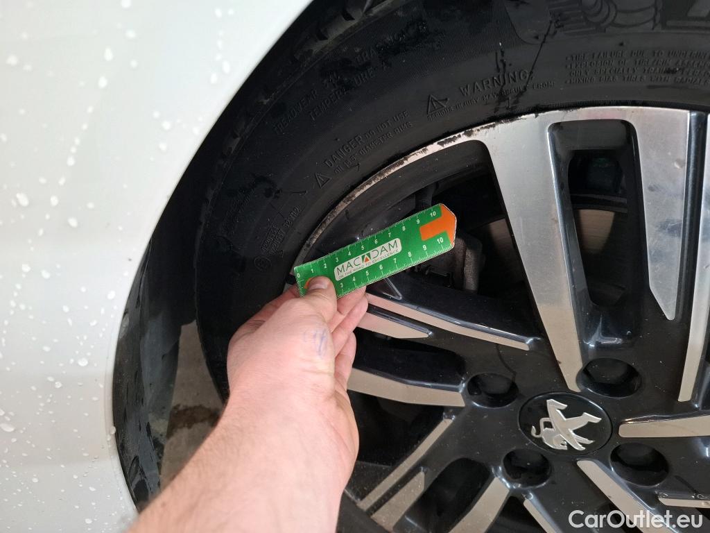  Peugeot  208  Allure Pack 1.2 PureTech 100CV BVA8 E6d #21