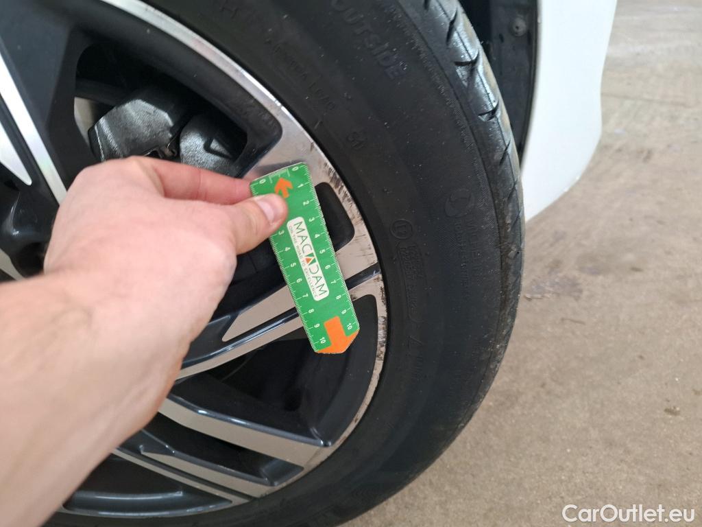  Peugeot  208  Allure Pack 1.2 PureTech 100CV BVA8 E6d #35