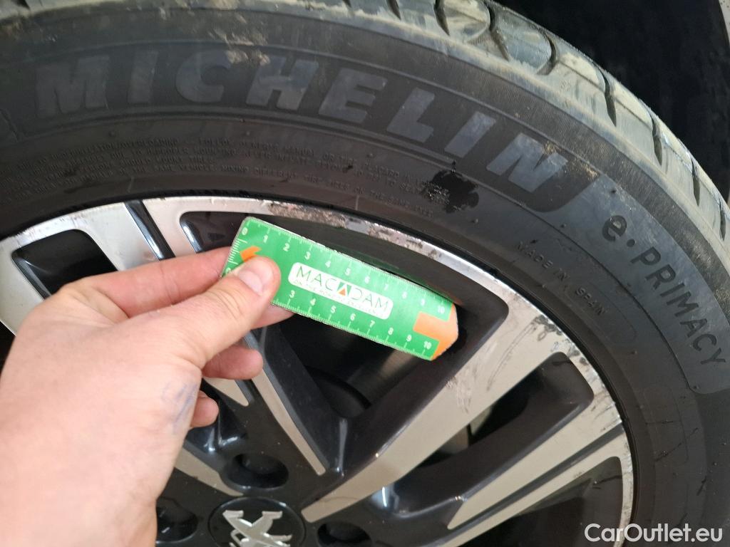  Peugeot  208  Allure Pack 1.2 PureTech 100CV BVA8 E6d #18