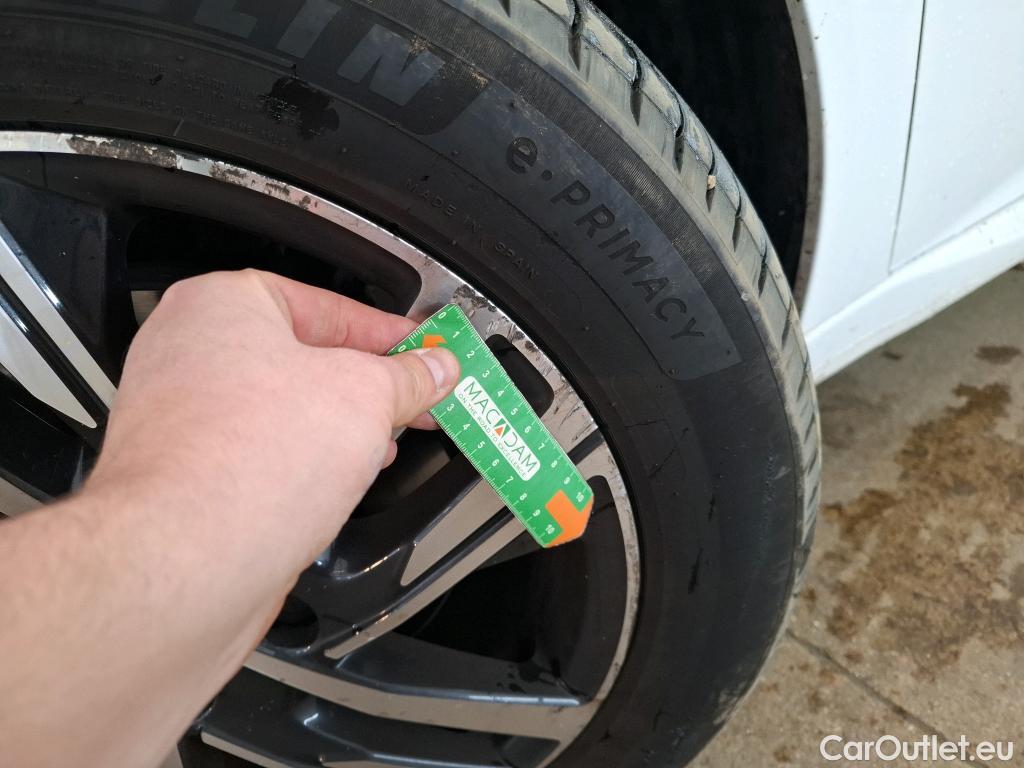  Peugeot  208  Allure Pack 1.2 PureTech 100CV BVA8 E6d #19