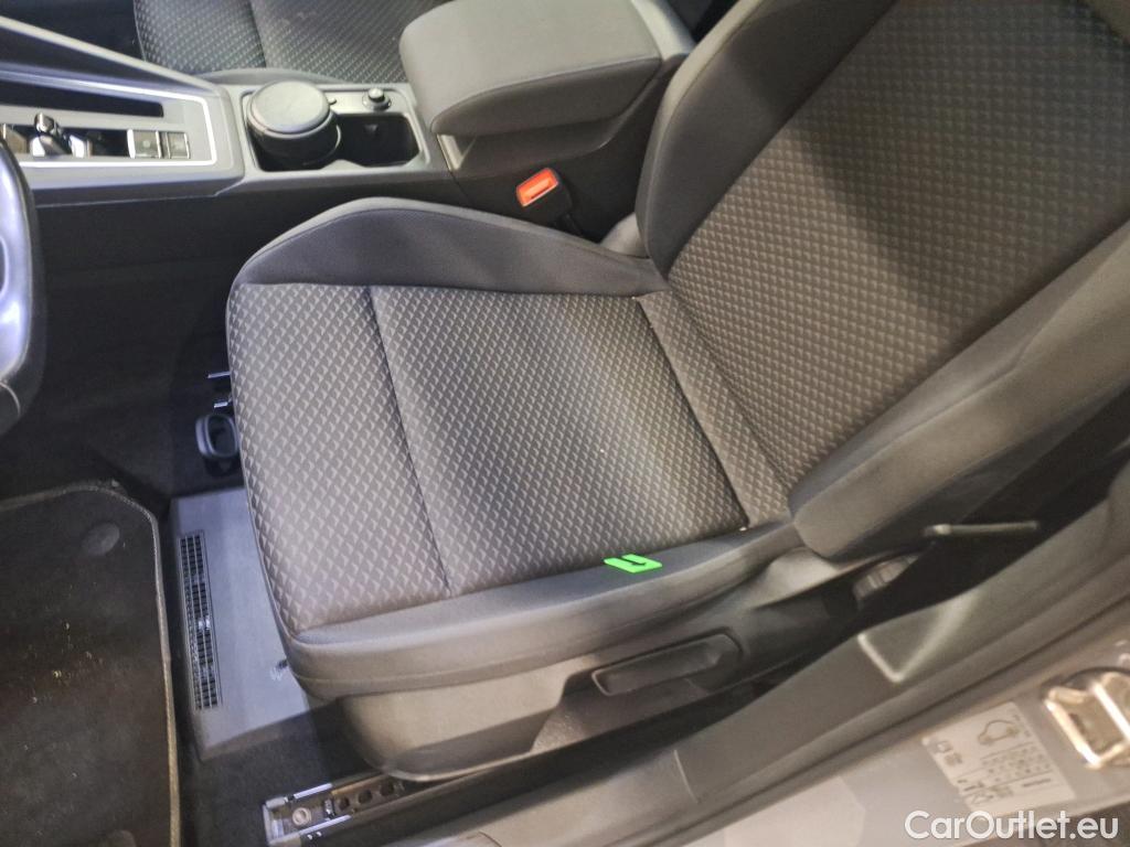  Volkswagen  Golf  1.0 TSI United DSG #7