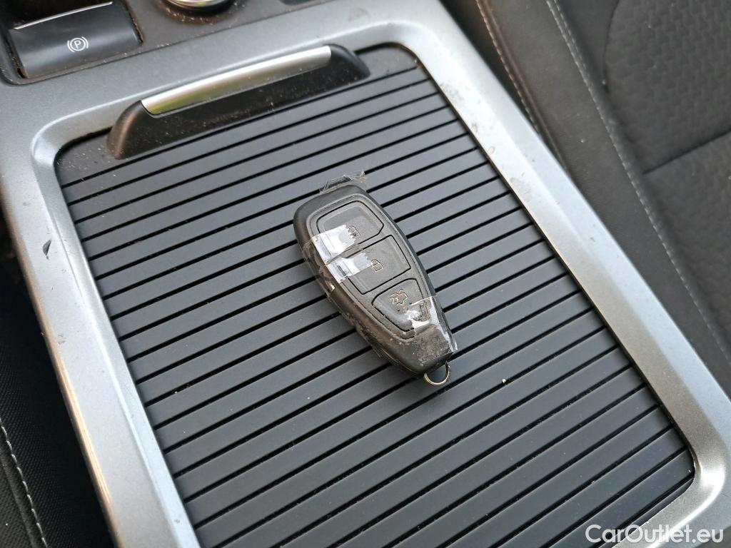  Ford  Kuga FORD  / 2016 / 5P / todoterreno 1.5 EcoBoost 88kW 4x2 Trend+ (CX) #3