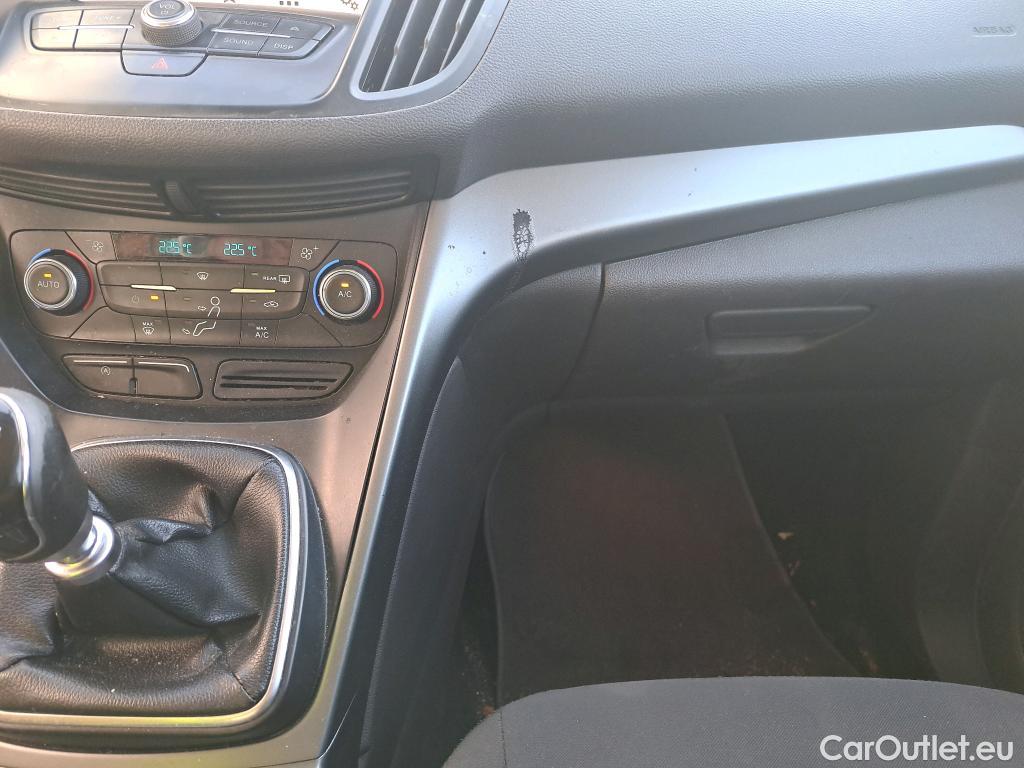  Ford  Kuga FORD  / 2016 / 5P / todoterreno 1.5 EcoBoost 88kW 4x2 Trend+ (CX) #18