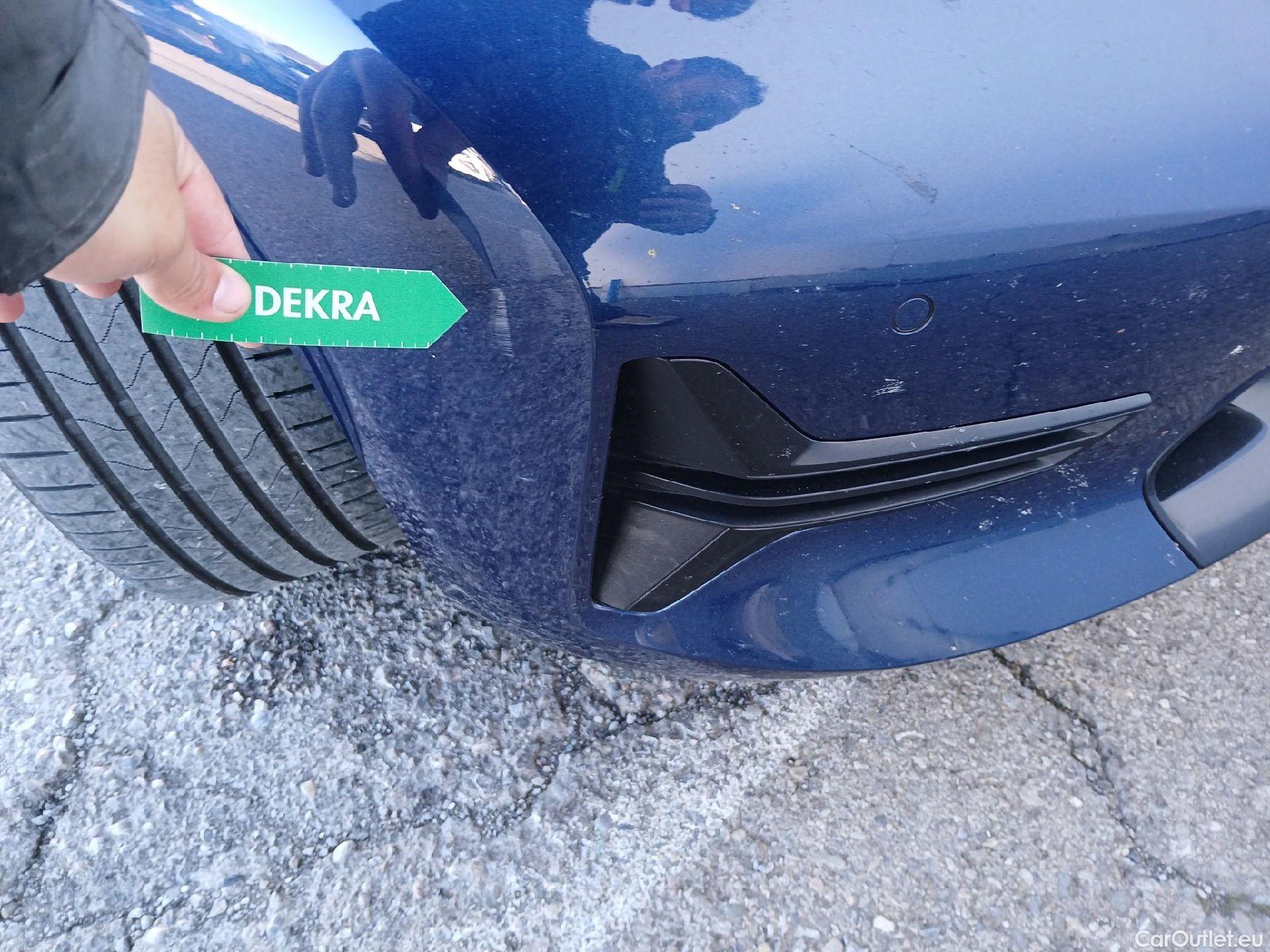  Bmw  Serie 3 BMW  / 2018 / 4P / sedán 320d Auto. #3