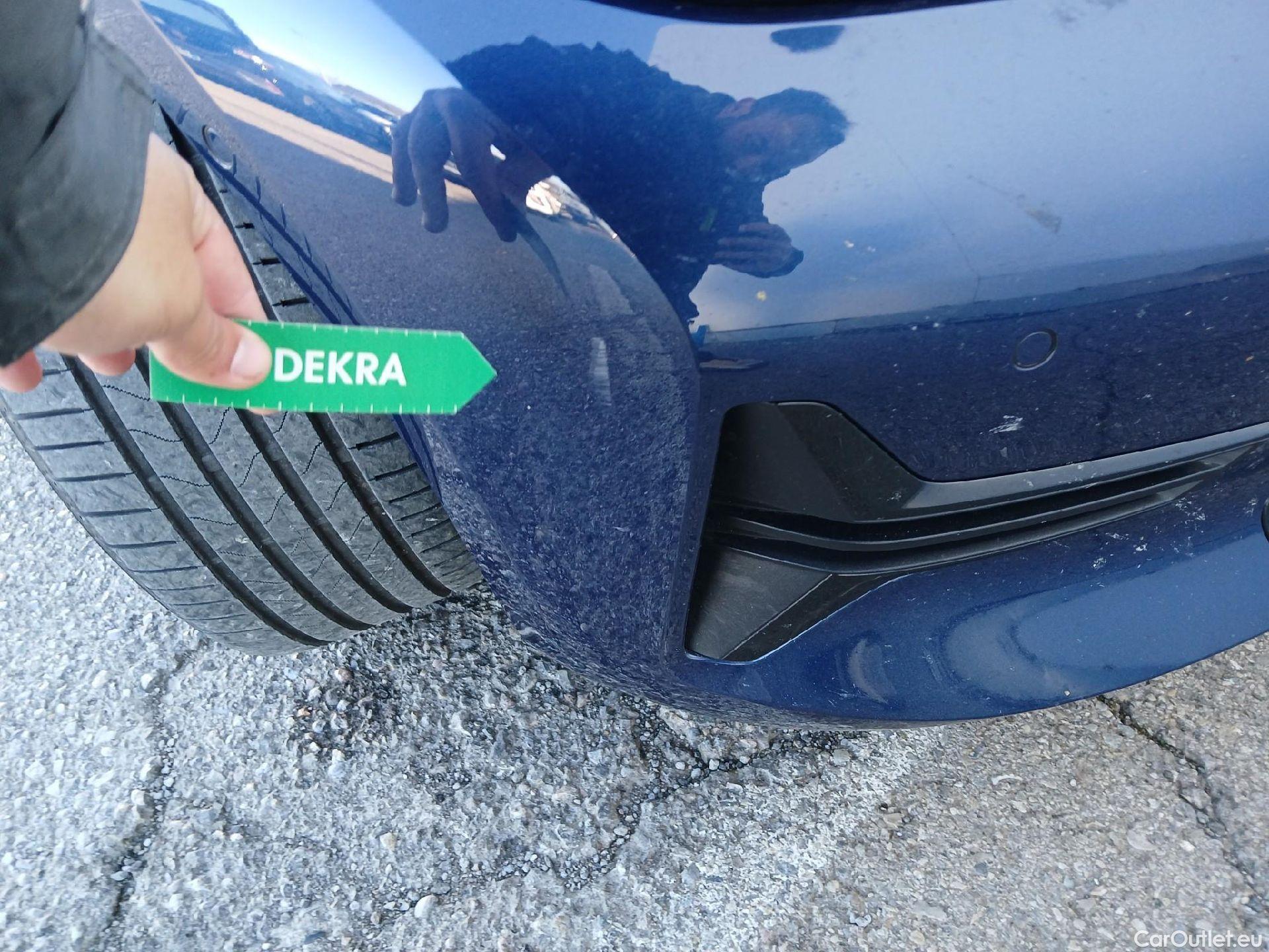  Bmw  Serie 3 BMW  / 2018 / 4P / sedán 320d Auto. #2