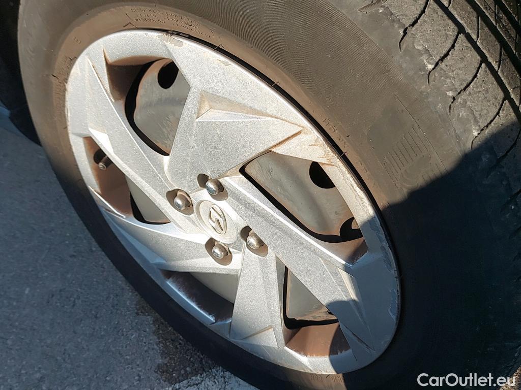  Hyundai  Bayon HYUNDAI  / 2021 / 5P / todoterreno 1.2 MPI Essence #38