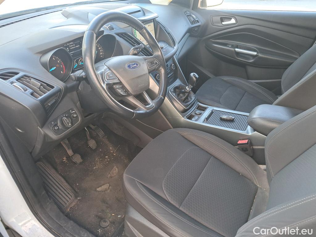  Ford  Kuga FORD  / 2016 / 5P / todoterreno 1.5 EcoBoost 88kW 4x2 Trend+ (CX) #26