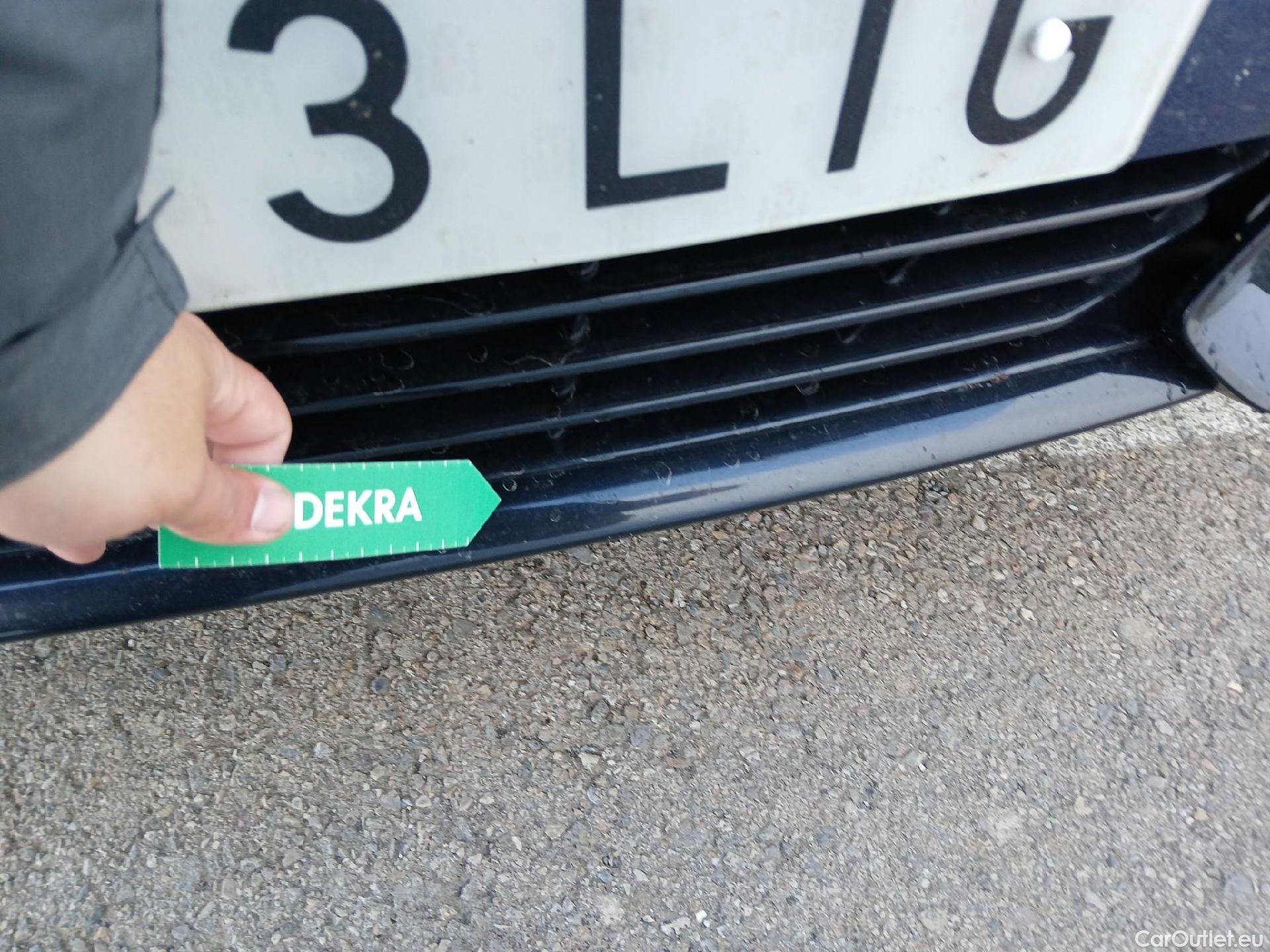  Bmw  Serie 3 BMW  / 2018 / 4P / sedán 320d Auto. #4