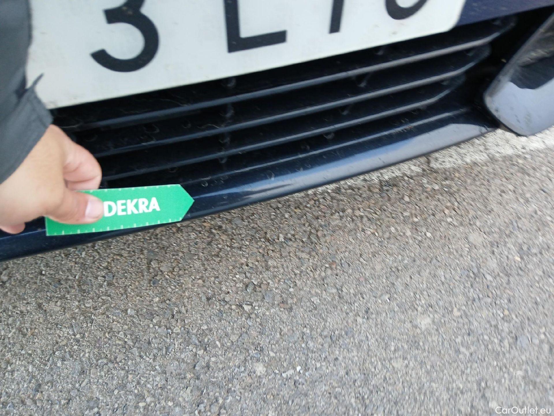  Bmw  Serie 3 BMW  / 2018 / 4P / sedán 320d Auto. #5