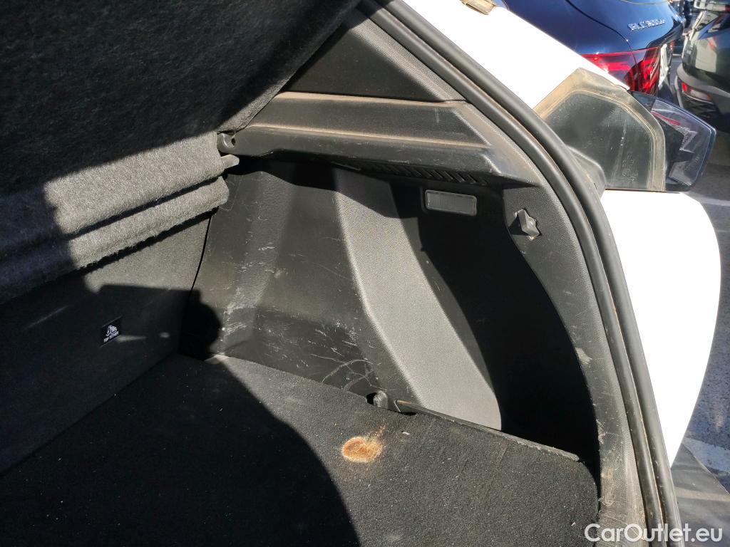  Peugeot  2008 PEUGEOT  / 2019 / 5P / todoterreno Allure Pack BlueHDI 81kW (110CV) (AC) #16