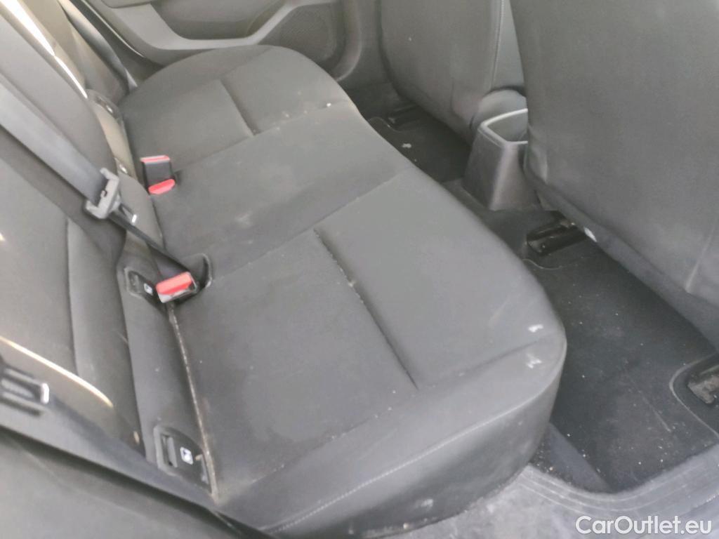  Renault  Clio RENAULT  / 2019 / 5P / berlina con portón Business Blue dCi 63 kW (85CV) #10