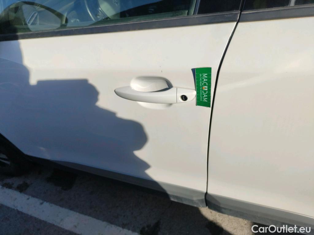  Peugeot  2008 PEUGEOT  / 2019 / 5P / todoterreno Allure Pack BlueHDI 81kW (110CV) (AC) #8