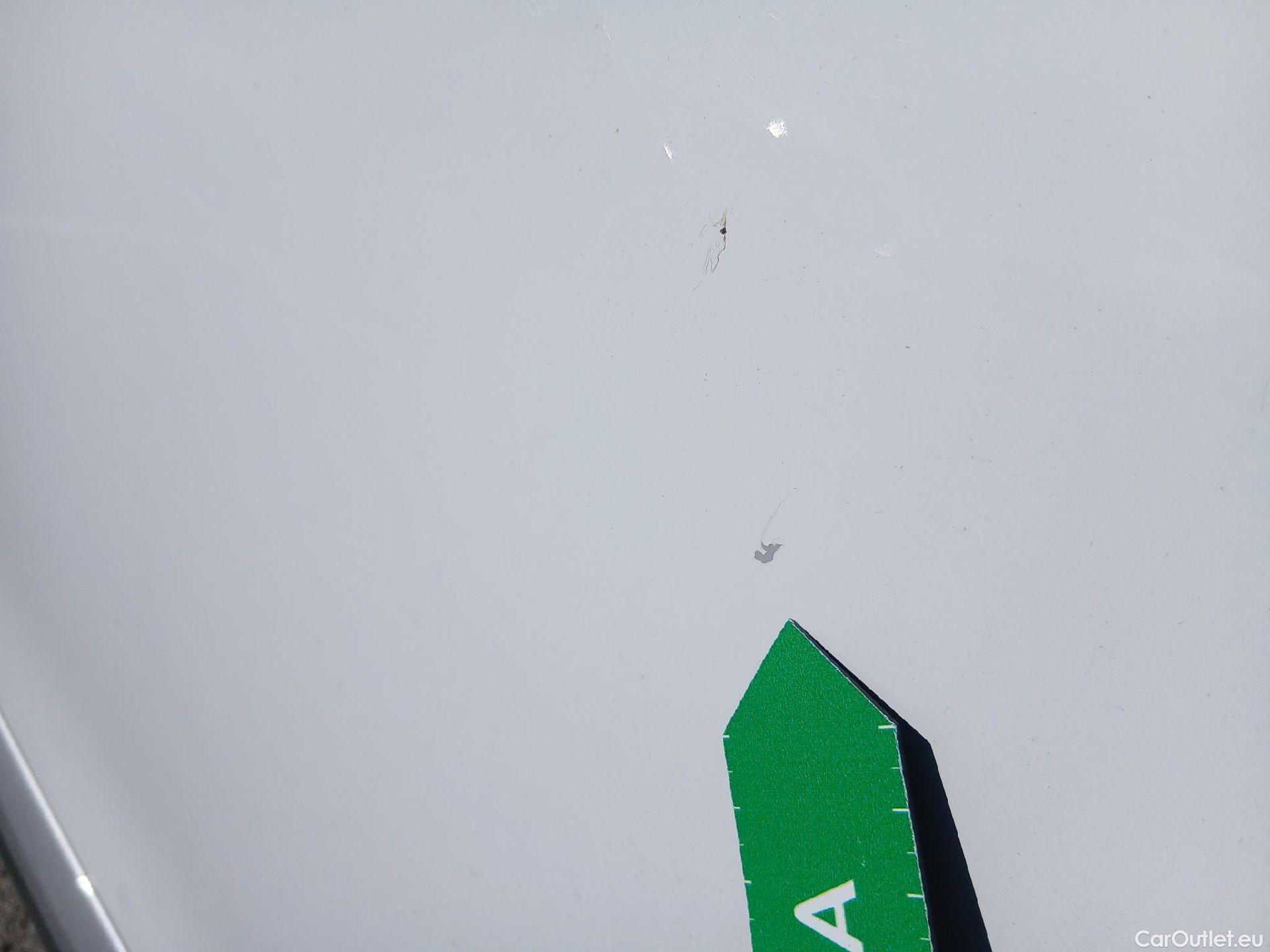  Peugeot  2008 PEUGEOT  / 2019 / 5P / todoterreno Allure Pack Puretech 130 S&S EAT8 (AC) #31