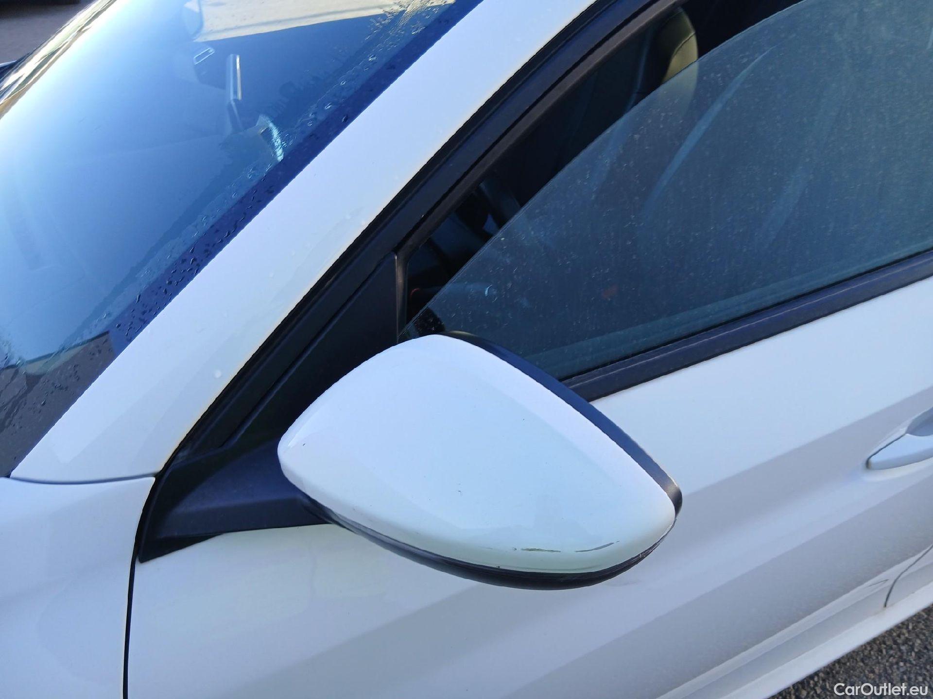  Peugeot  208 PEUGEOT  / 2019 / 5P / berlina con portón PureTech 73kW (100CV) Allure (AC) #9