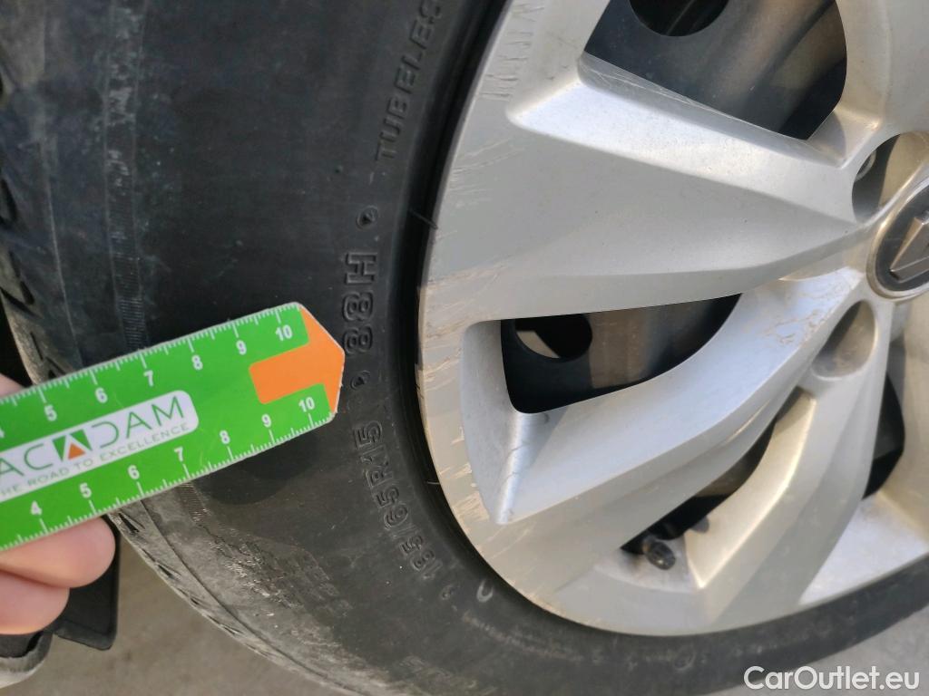  Renault  Clio RENAULT  / 2019 / 5P / berlina con portón Business Blue dCi 63 kW (85CV) #30