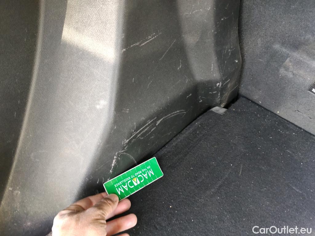  Peugeot  2008 PEUGEOT  / 2019 / 5P / todoterreno Allure Pack BlueHDI 81kW (110CV) (AC) #19