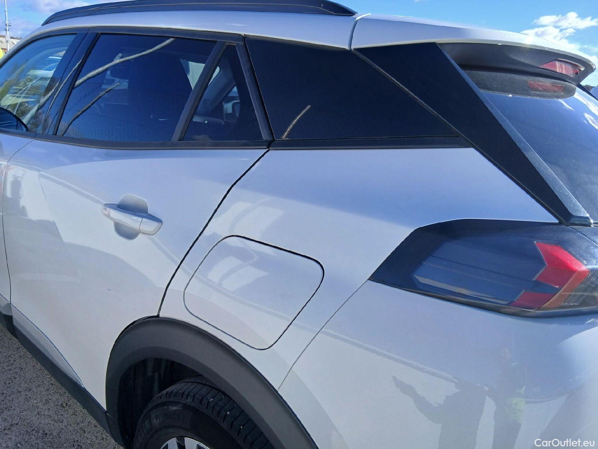  Peugeot  2008 PEUGEOT  / 2019 / 5P / todoterreno Allure Pack Puretech 130 S&S EAT8 (AC) #18