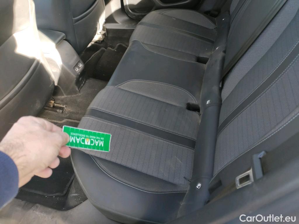  Peugeot  2008 PEUGEOT  / 2019 / 5P / todoterreno Allure Pack BlueHDI 81kW (110CV) (AC) #3