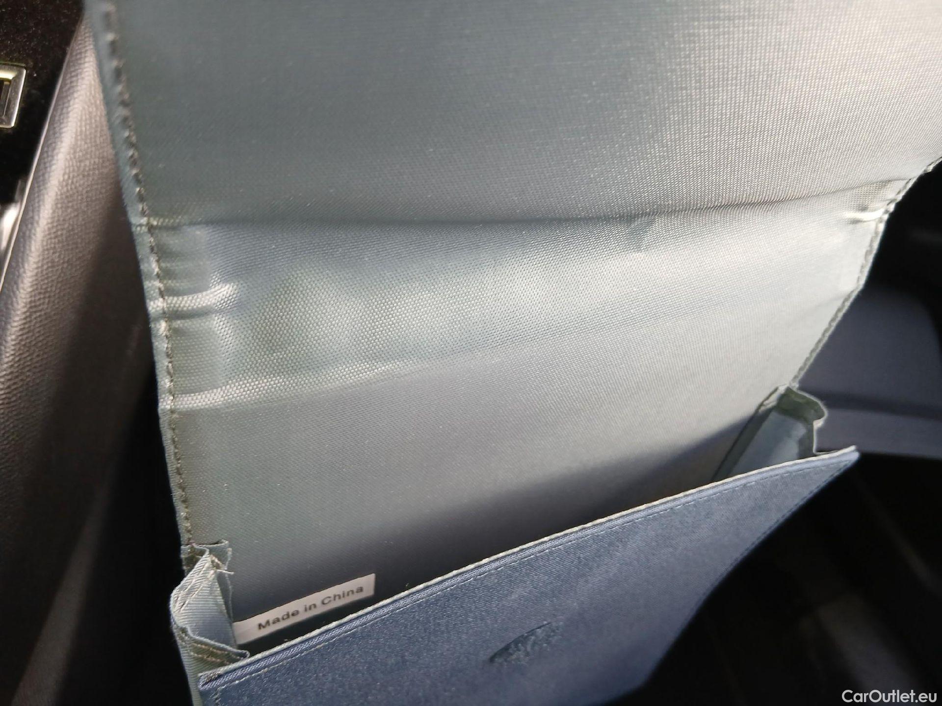  Peugeot  2008 PEUGEOT  / 2019 / 5P / todoterreno Allure Pack Puretech 130 S&S EAT8 (AC) #3