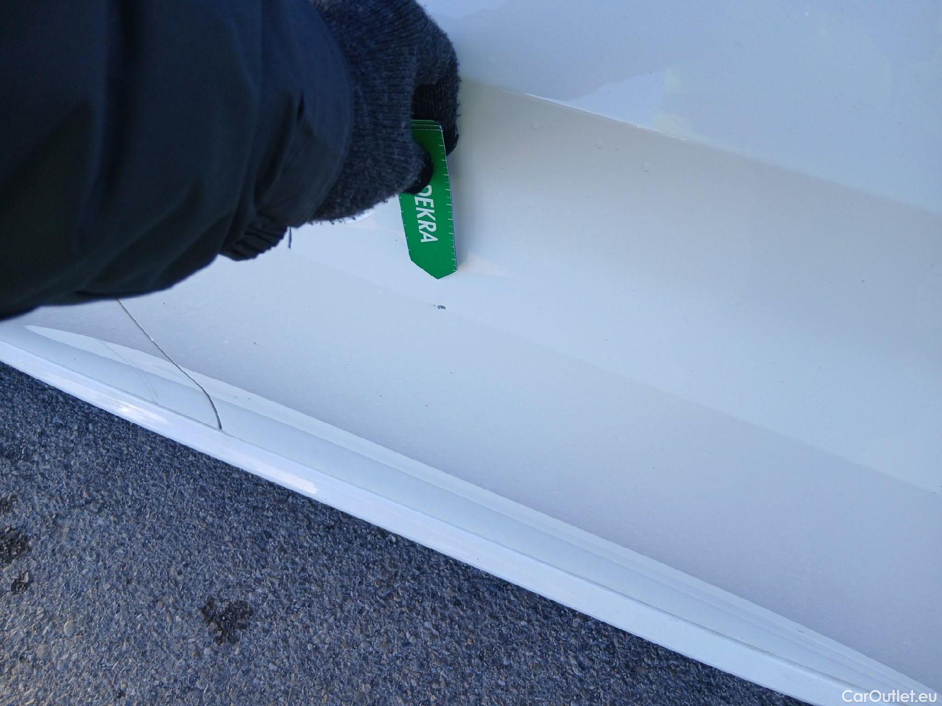  Peugeot  208 PEUGEOT  / 2019 / 5P / berlina con portón PureTech 73kW (100CV) Allure (AC) #31