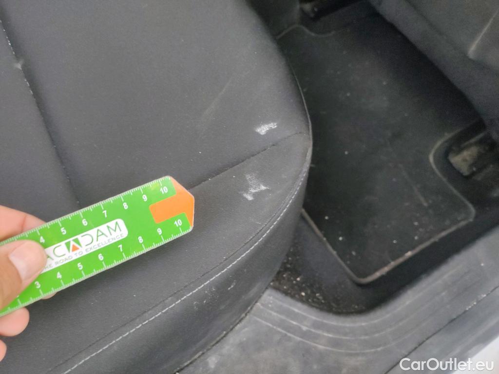  Renault  Clio RENAULT  / 2019 / 5P / berlina con portón Business Blue dCi 63 kW (85CV) #11