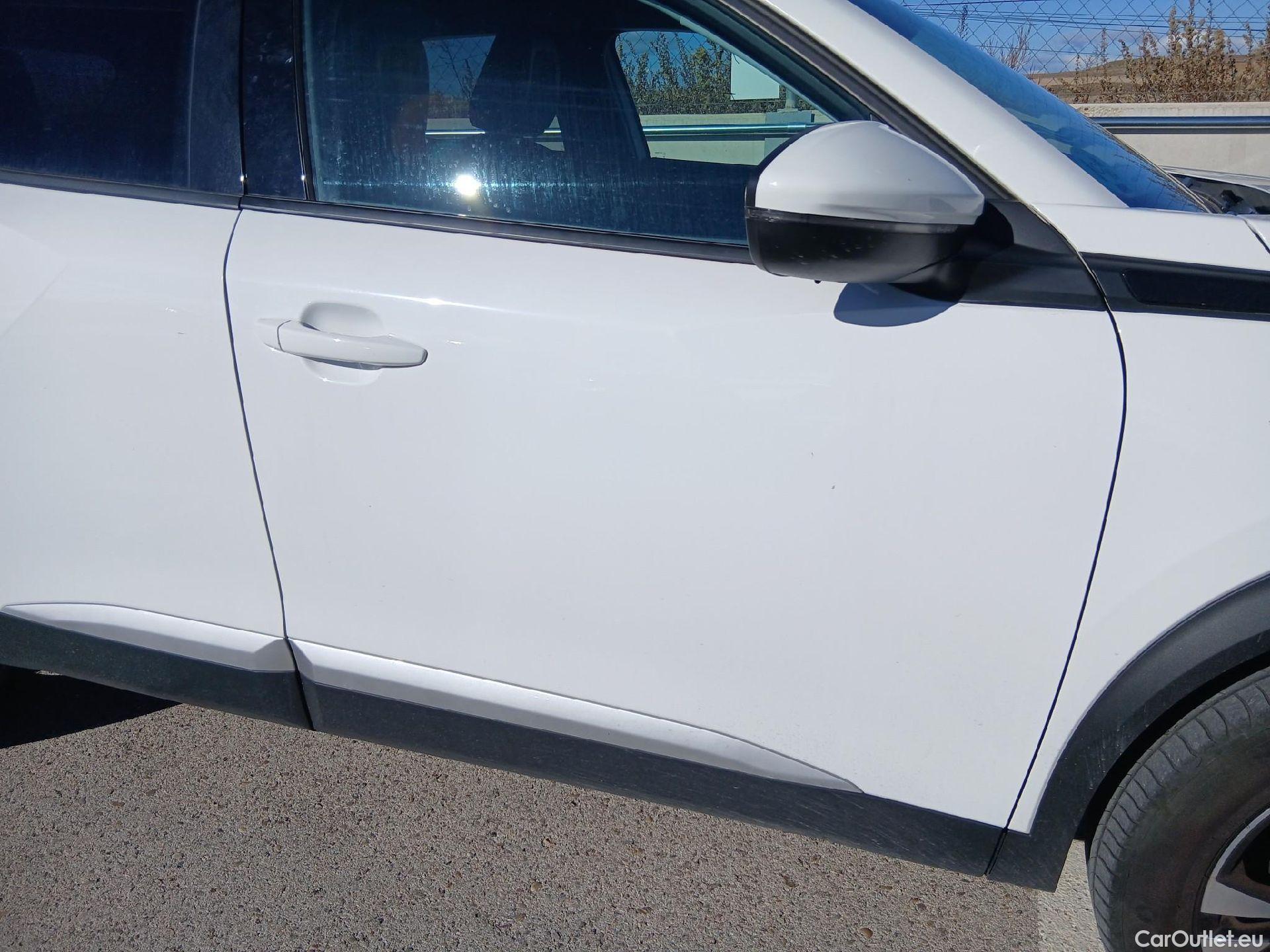  Peugeot  2008 PEUGEOT  / 2019 / 5P / todoterreno Allure Pack Puretech 130 S&S EAT8 (AC) #30