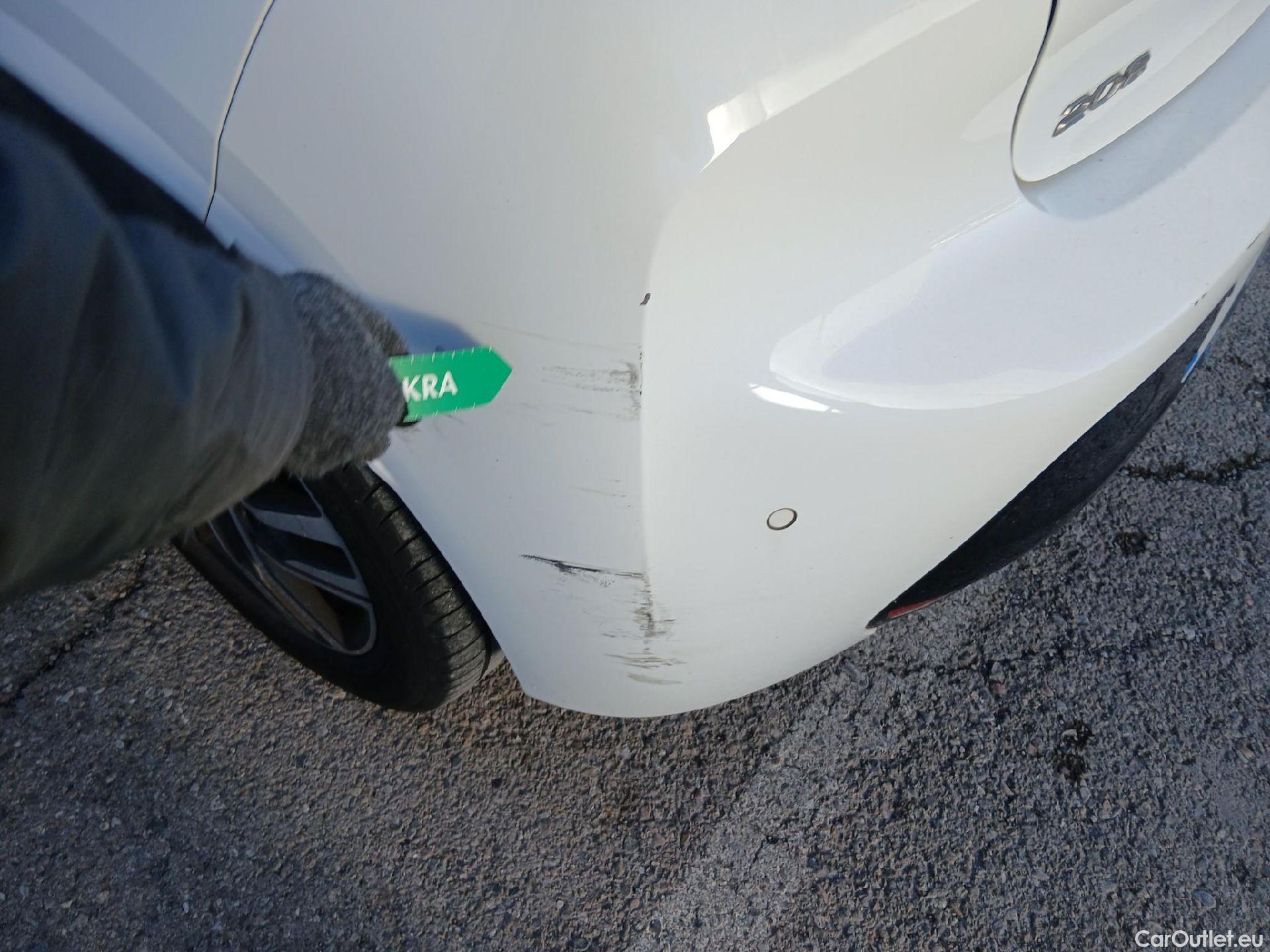  Peugeot  208 PEUGEOT  / 2019 / 5P / berlina con portón PureTech 73kW (100CV) Allure (AC) #19