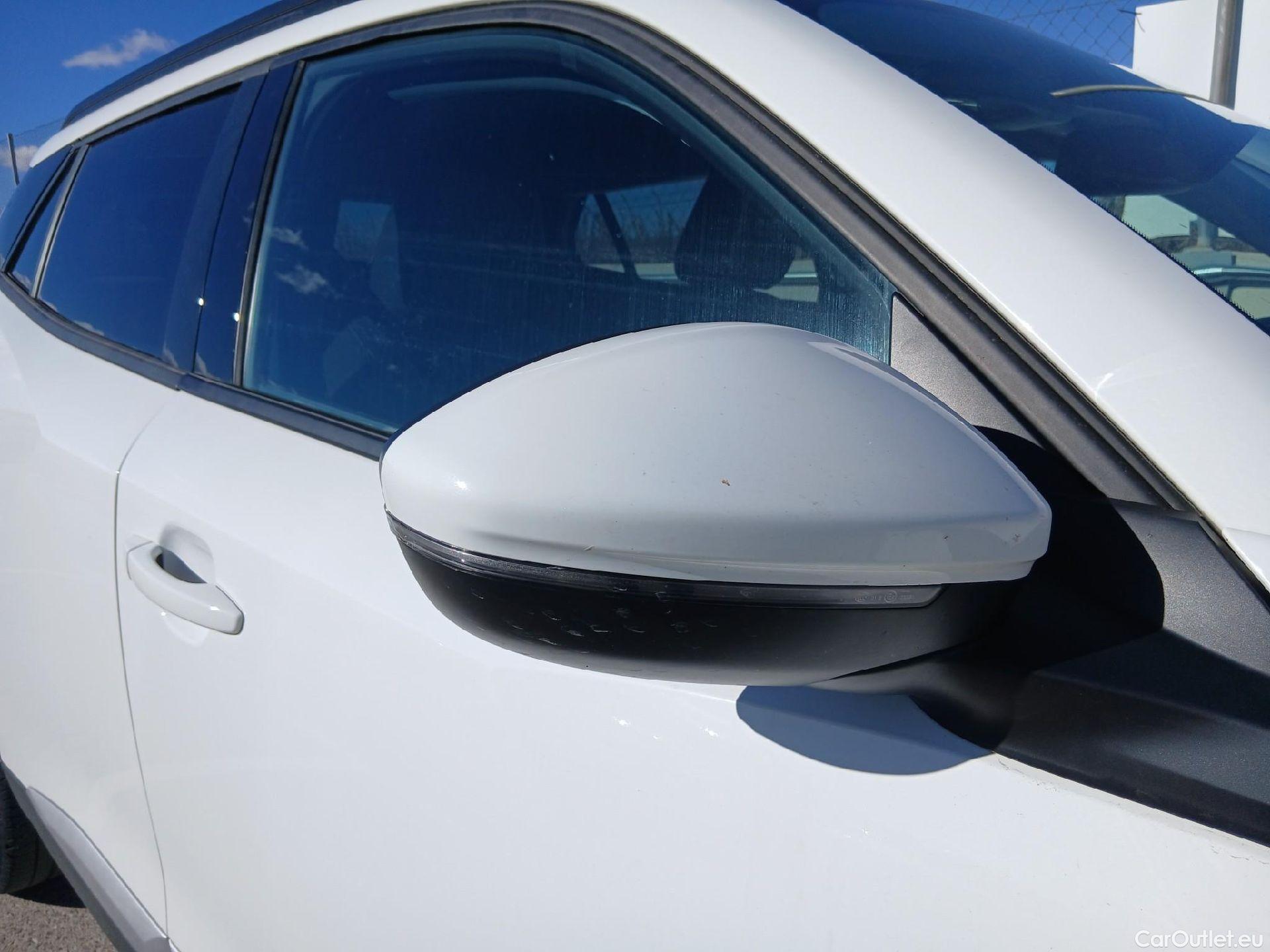  Peugeot  2008 PEUGEOT  / 2019 / 5P / todoterreno Allure Pack Puretech 130 S&S EAT8 (AC) #34