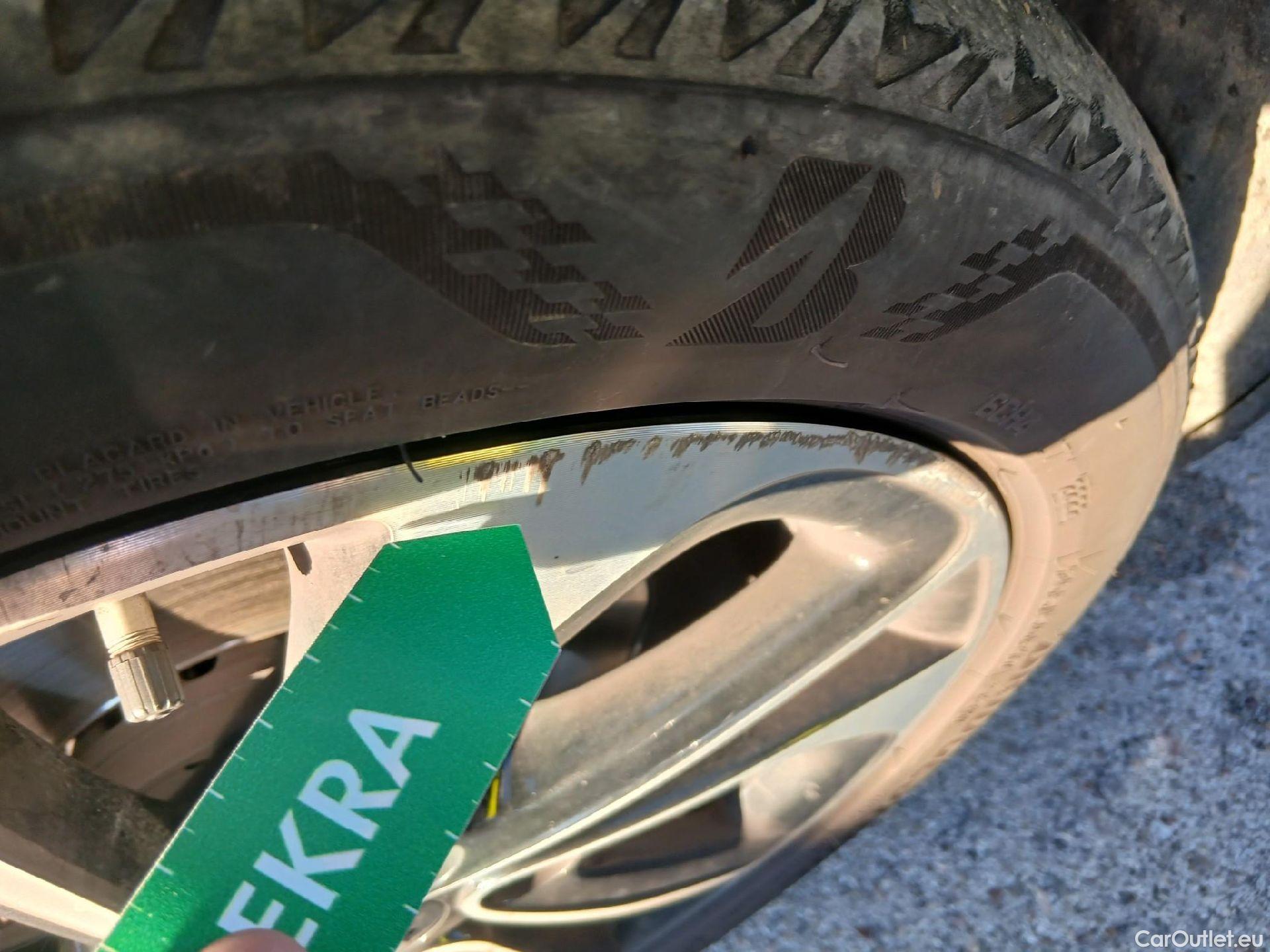  Renault  Megane RENAULT MÉGANE 5p 3G familiar Sp. Tou. Bose Energy dCi 130 S&S Euro 6 #2