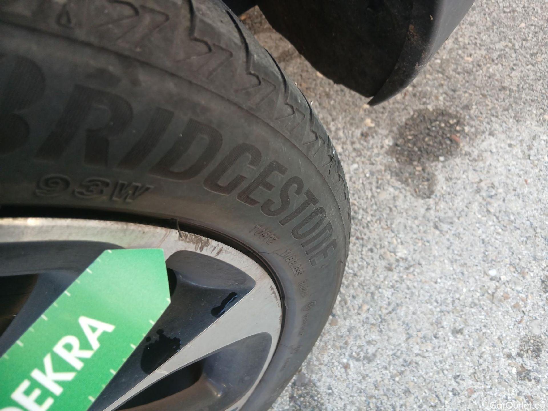  Renault  Megane RENAULT MÉGANE 5p 3G familiar Sp. Tou. Bose Energy dCi 130 S&S Euro 6 #8