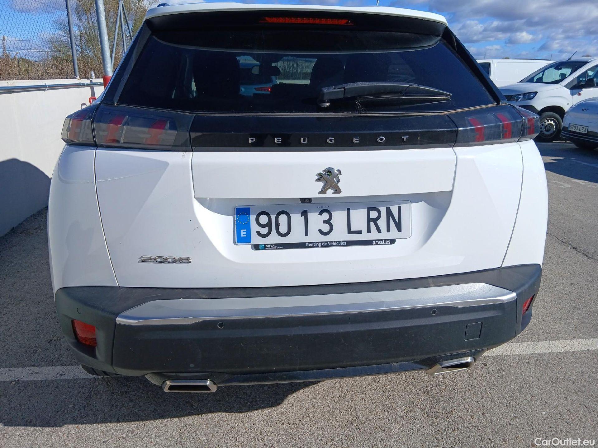  Peugeot  2008 PEUGEOT  / 2019 / 5P / todoterreno Allure Pack Puretech 130 S&S EAT8 (AC) #23