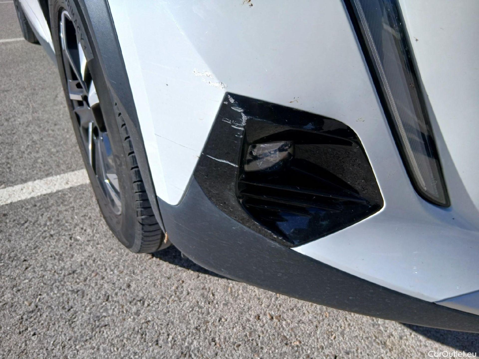  Peugeot  2008 PEUGEOT  / 2019 / 5P / todoterreno Allure Pack Puretech 130 S&S EAT8 (AC) #9