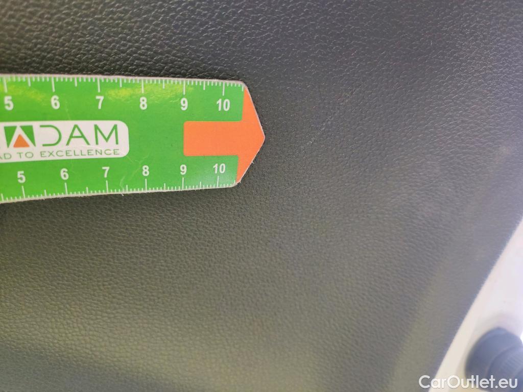  Renault  Clio RENAULT  / 2019 / 5P / berlina con portón Business Blue dCi 63 kW (85CV) #16