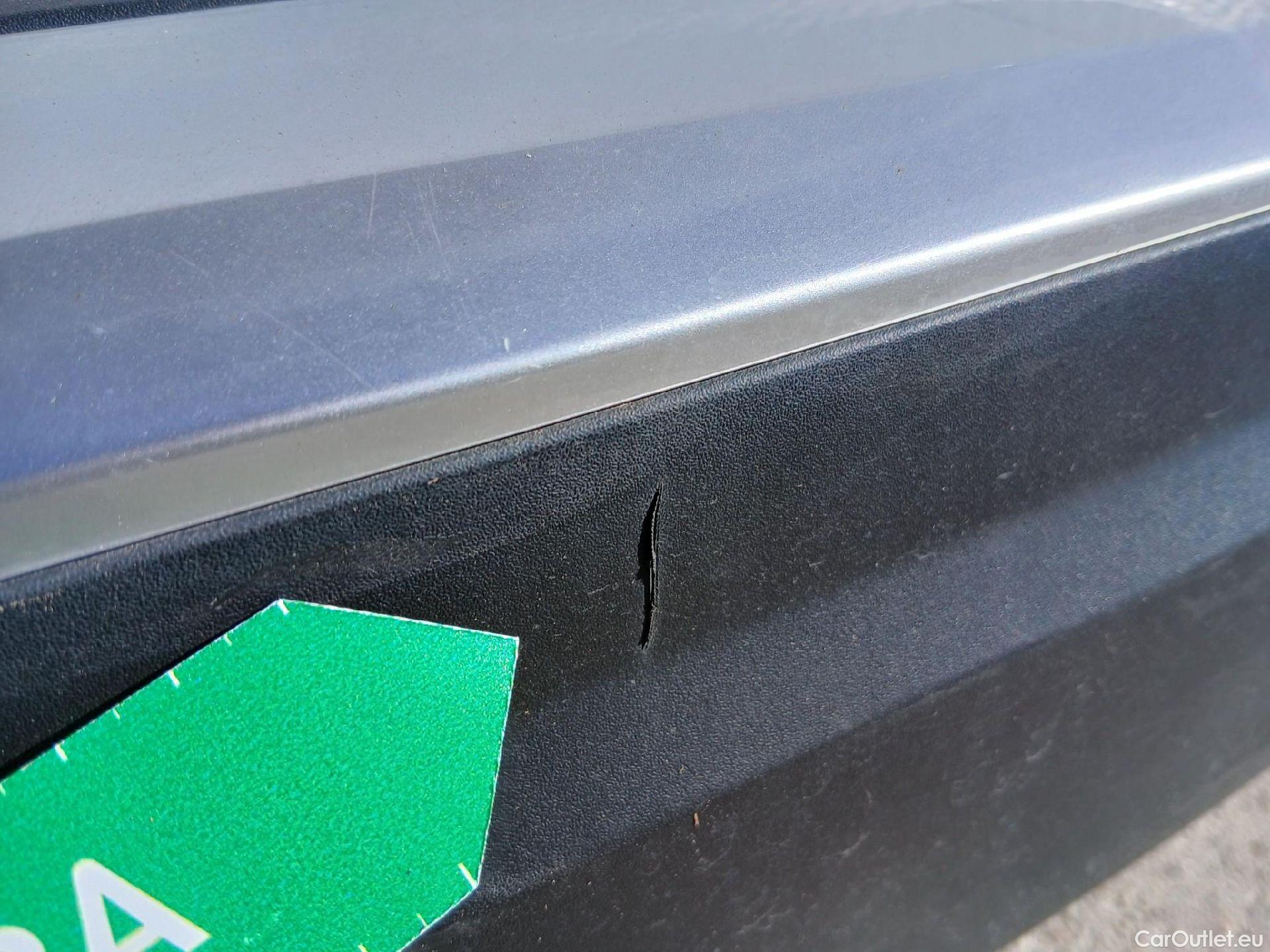  Peugeot  2008 PEUGEOT  / 2019 / 5P / todoterreno Allure Pack Puretech 130 S&S EAT8 (AC) #19