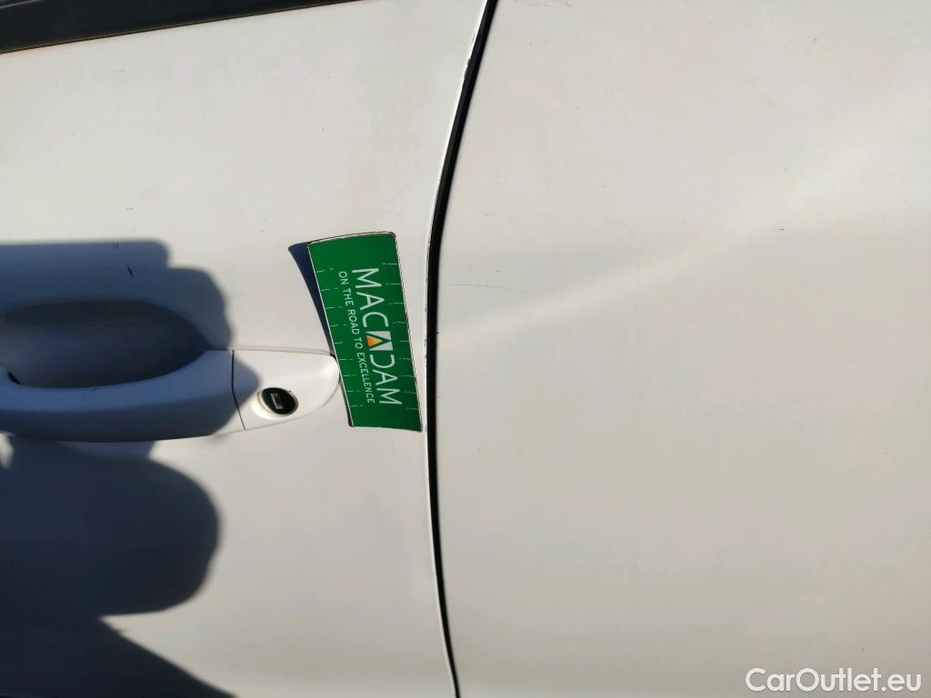  Peugeot  2008 PEUGEOT  / 2019 / 5P / todoterreno Allure Pack BlueHDI 81kW (110CV) (AC) #9