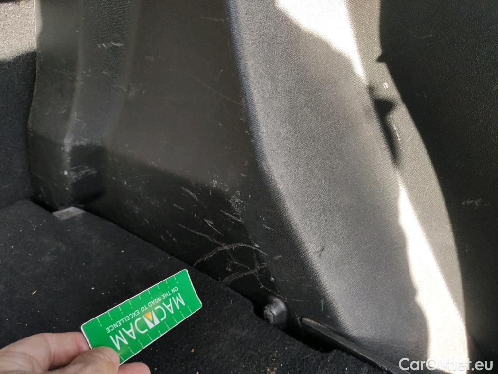  Peugeot  2008 PEUGEOT  / 2019 / 5P / todoterreno Allure Pack BlueHDI 81kW (110CV) (AC) #17