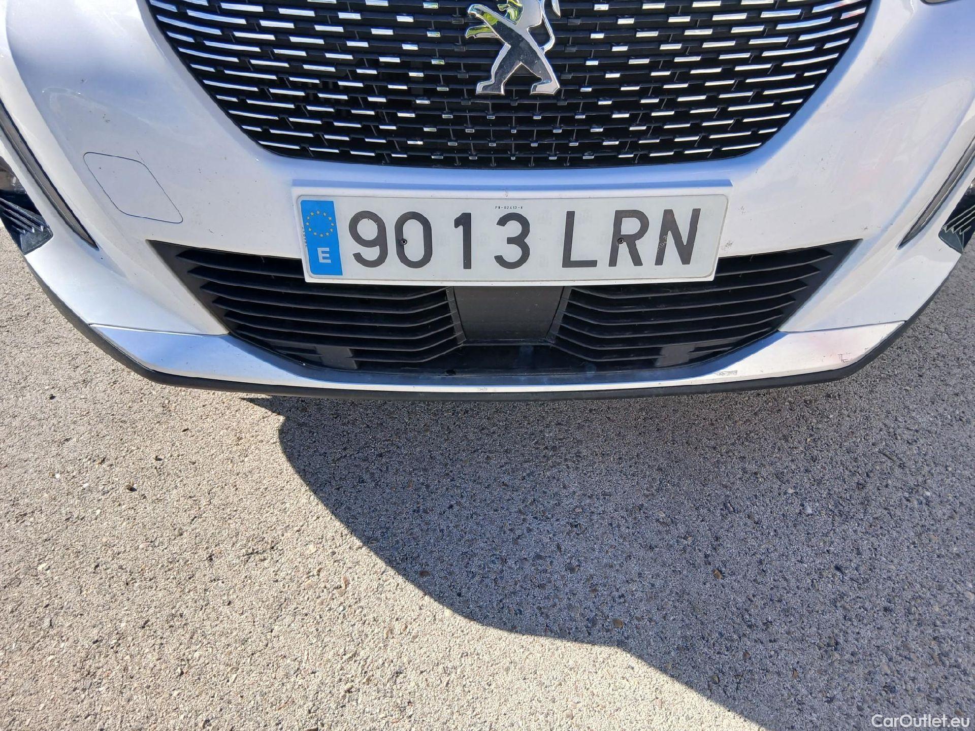 Peugeot  2008 PEUGEOT  / 2019 / 5P / todoterreno Allure Pack Puretech 130 S&S EAT8 (AC) #10