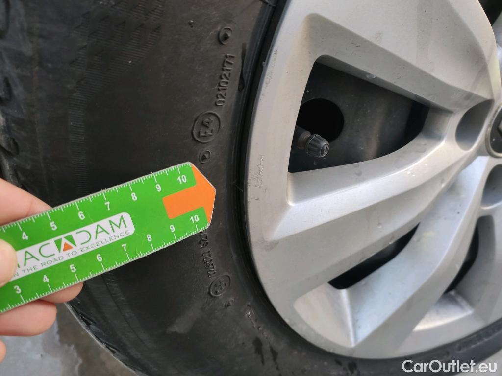  Renault  Clio RENAULT  / 2019 / 5P / berlina con portón Business Blue dCi 63 kW (85CV) #32