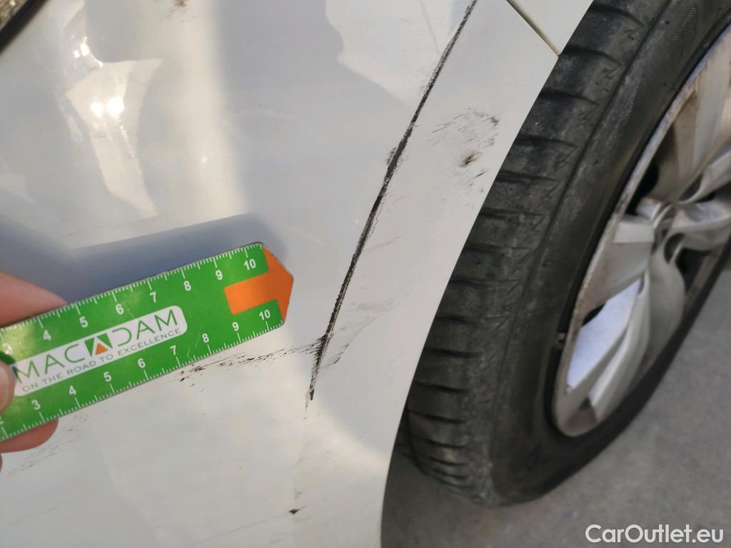  Renault  Clio RENAULT  / 2019 / 5P / berlina con portón Business Blue dCi 63 kW (85CV) #22