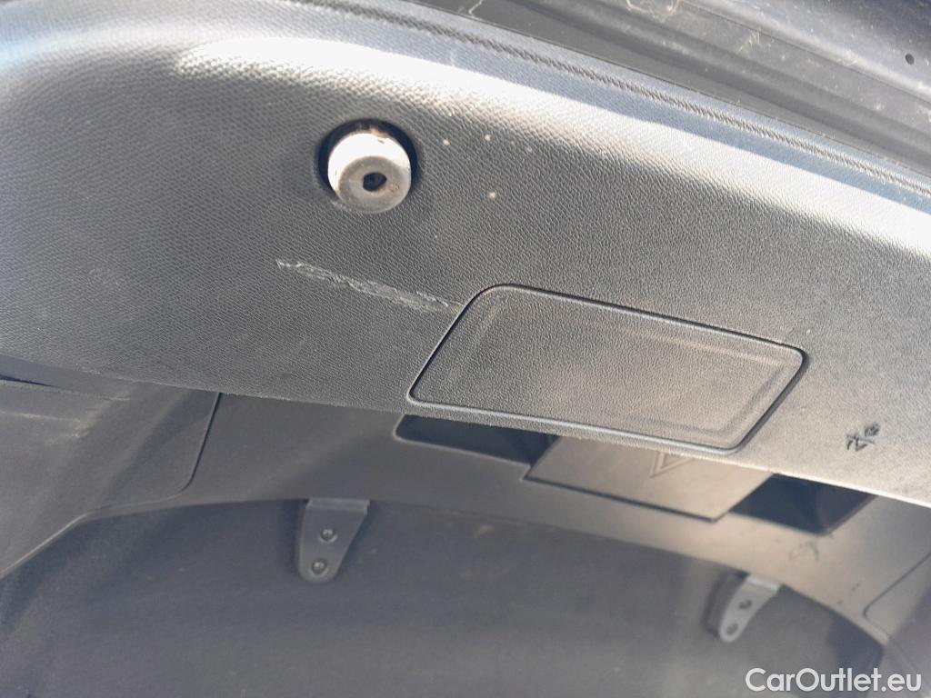  Peugeot  508 PEUGEOT  / 2018 / 5P / berlina con portón 5P Business Line BlueHDi 96kW S&S 6vel #19