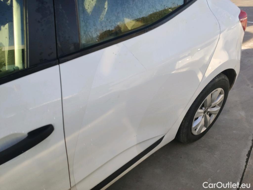  Renault  Clio RENAULT  / 2019 / 5P / berlina con portón Business Blue dCi 63 kW (85CV) #17