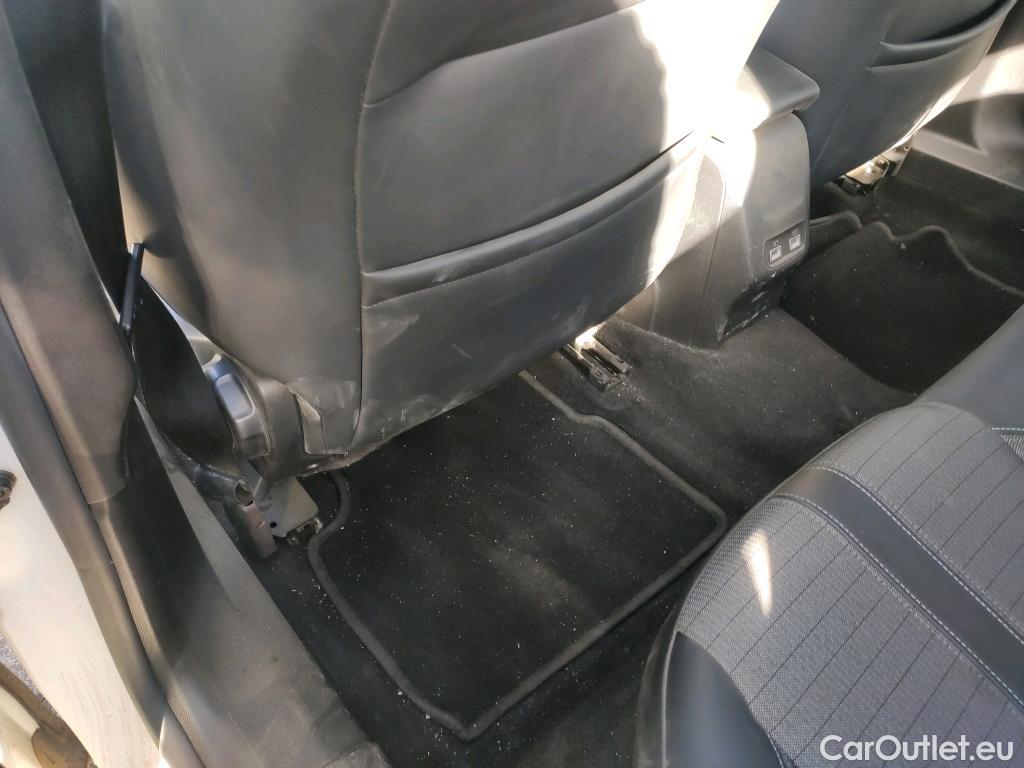  Peugeot  2008 PEUGEOT  / 2019 / 5P / todoterreno Allure Pack BlueHDI 81kW (110CV) (AC) #5