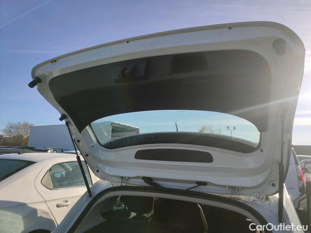  Renault  Clio RENAULT  / 2019 / 5P / berlina con portón Business Blue dCi 63 kW (85CV) #15